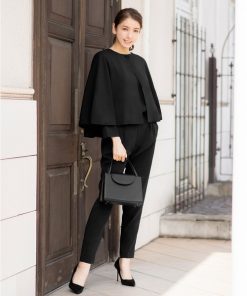 Flolia セットアップ 「喪服 礼服」「3点セット」ケープジャケット ブラウス テーパードパンツ スーツ ブラックフォーマル セレモニー 卒業式